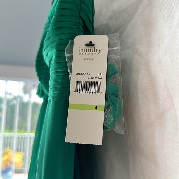 Laundry by Shelli Segal - Picture 5 of 7